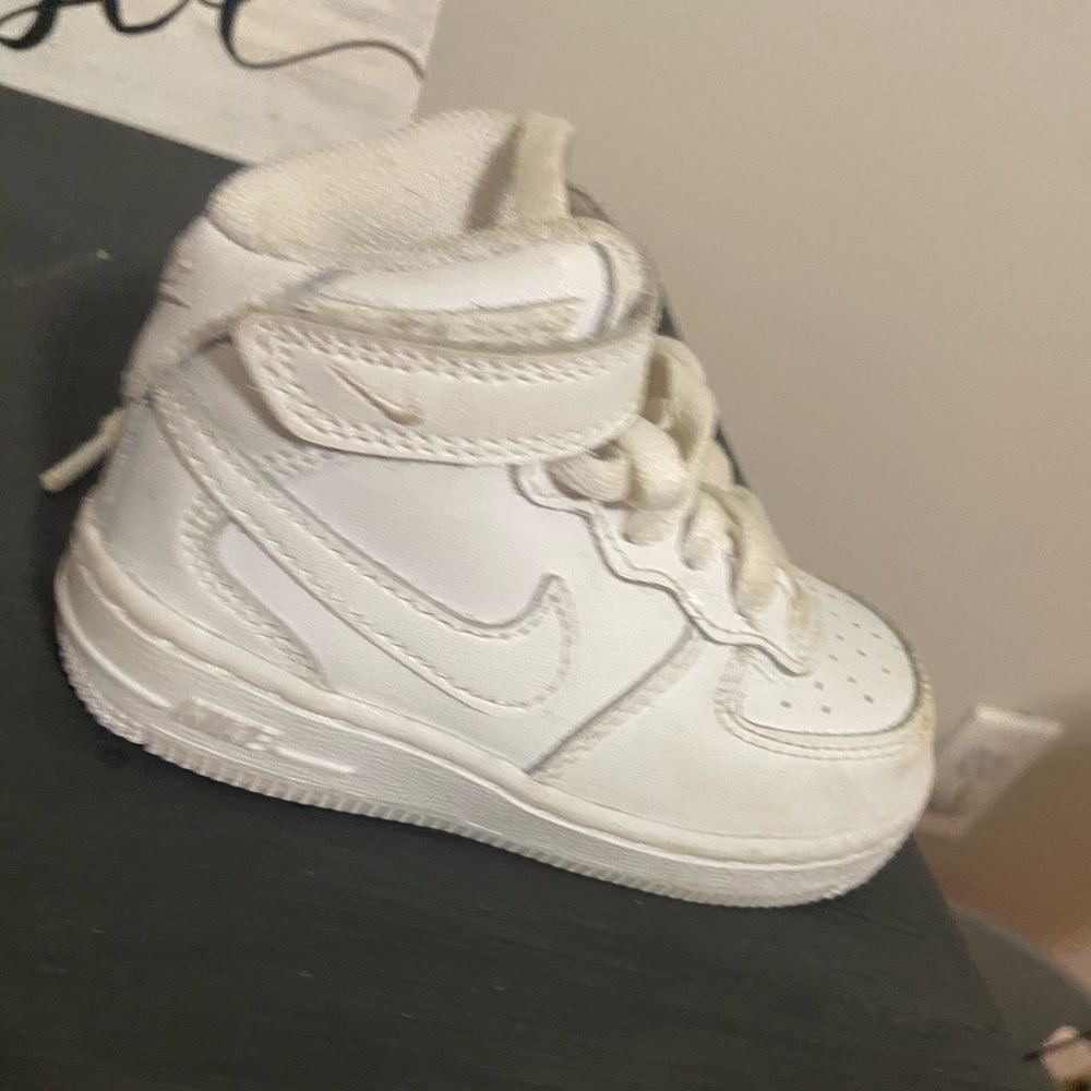 Size 5 Nike Air Force 1